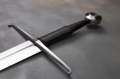 /images/daneluz-longsword-best-sword/1.thumbnail.jpg