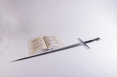 /images/daneluz-longsword-best-sword/4.thumbnail.jpg